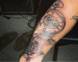 He is a tattoo fan and has engraved big tattoos on both his arm and his chest.